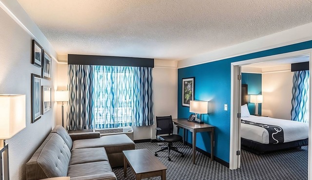 King Deluxe Suite, La Quinta, Spacious & Comfy, Right off Interstate 10