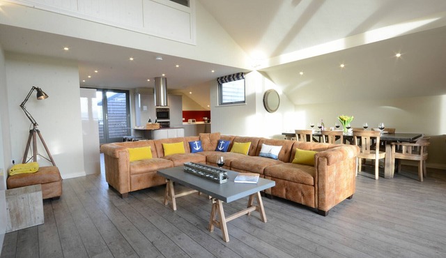 KING GEORGE PENTHOUSE, pet friendly in Aldeburgh