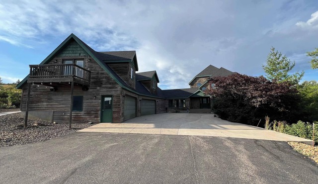 King Home- Mountain Oasis, Pool & Views