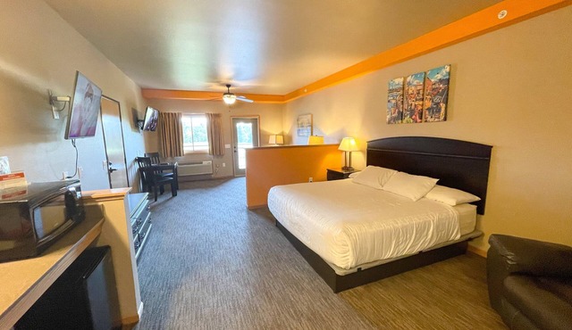 King Hotel Room @ Spring Brook Resort