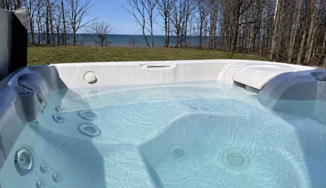 King Lakefront Retreat on 7.5 Acres Near Wineries