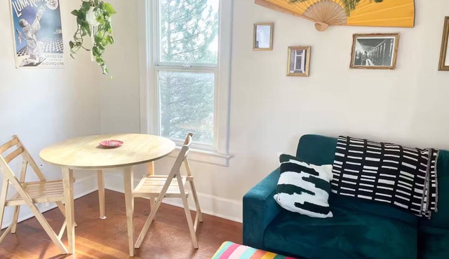 King Massage Bed, Private Entrance, Victorian