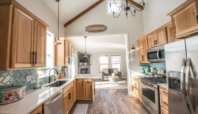 KING Master En-Suite- BRAND NEW Home- Buffalo's Best Kept Secret!