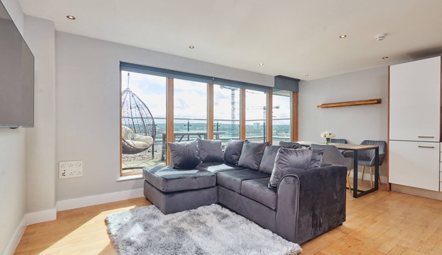 King Penthouse Apt View&Free Parking!