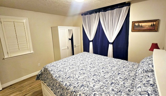 King & Queen 2-Story 2-Bed/2-Bath Twin Home