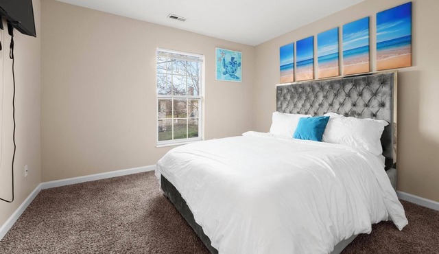 King | Queen bedroom w/Balcony Near Easton