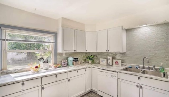 King & queen beds with spacious private backyard!