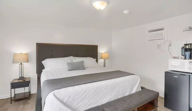 King room 101 at Halifax Innnn