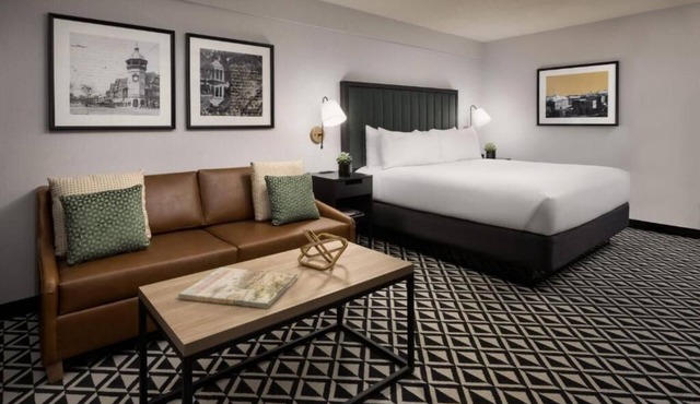 King Room at Arcadian Hotel! Close to The Museum of Fine Arts, Boston