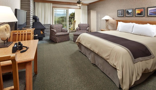 King Room at Cavalier | Ocean Views, Fire Pits & Steps from Coastal Adventures!
