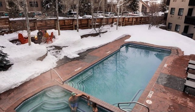 King Room Getaway Gravity Haus Steamboat, Skiing Fun, Restaurant On-Site