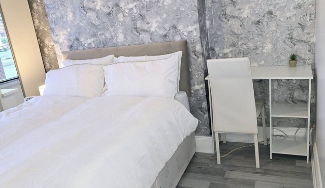 King Room. Located in Moston, 4.6 mi from Etihad Stadium.