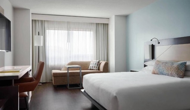 King Room Near Bob Carr Theater ORL