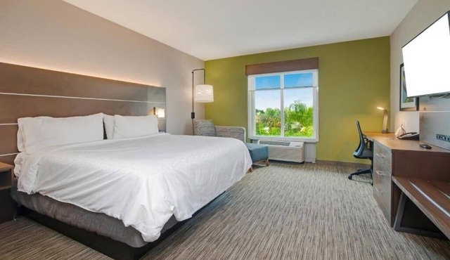 King Room Near Boston Lobster Feast ORL