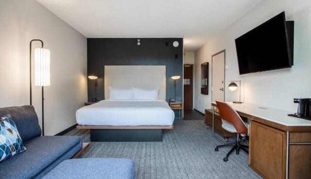 King Room Near UKG Inc ORL