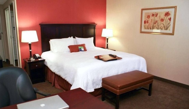 King Room Near Life Storage LAS