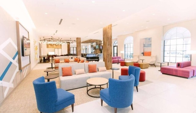 King Room Near Whole Foods Market ORL