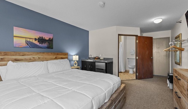King Room Retreat in Nisswa – Indoor Pool, Sauna & Near Gull Lake