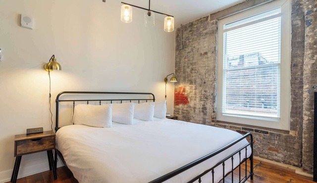 King Room Summary: Hi