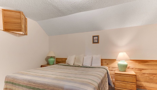 King Room with Kitchen at Dolores Mountain Inn