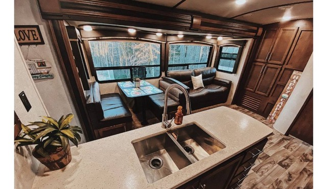 King RV/Camper Rental + Kids room Lake Cumberland