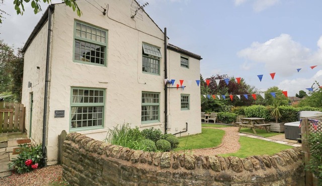 KING'S COTTAGE, family friendly, luxury holiday cottage in Bedale