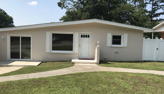 KING'S COURT - Entire House - 3 Bedrooms - Cozy, Comfortable & Clean