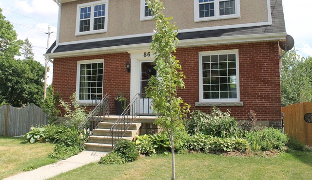 King's Court Rental Home: Your home away from home close to McMaster University
