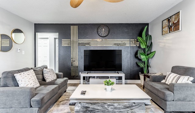 King Size Bed Bungalow with a Gym in Indianapolis