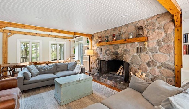 King Size Bed, Hot Tub, Pool - Waterfront Stay