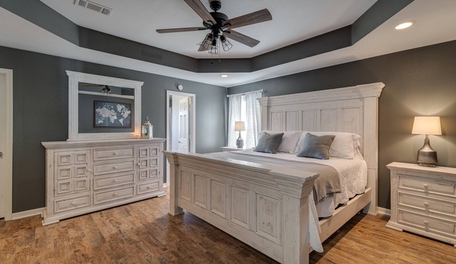 KING SIZE BED! Private Country Home - 3 Bed 2.5 Bath