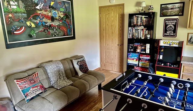 King size bedroom/Outdoor fire pit, Game Room. Cozy getaway cottage