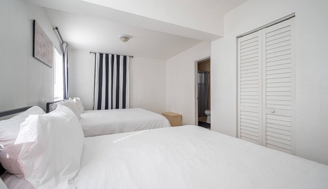 King Size Beds, Chef's Kitchen & Central Location