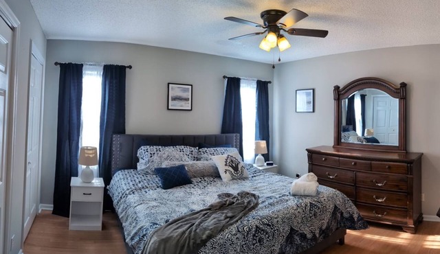 King size* ECU* Dining* Convenient Location*