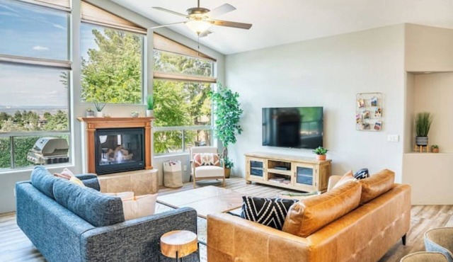 King Sized Retreat w/Hot tub, Peloton, Views - Close to Sedona!