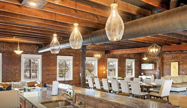 KING Sleep8 4Bed 3BR 2BA Swepson Loft 301