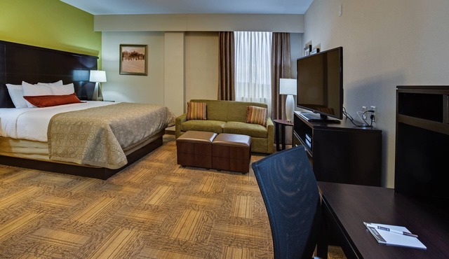 King Studio Near ATL Airport. Free Breakfast Buffet. Gym Access. 24h Business Center.