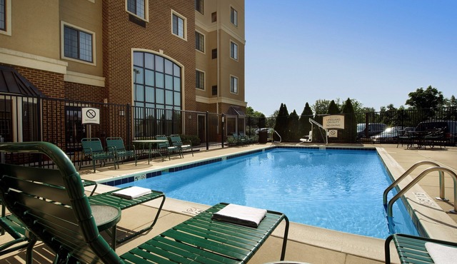 King Studio Near BWI Airport. Free Breakfast, Outdoor Pool | Staybridge