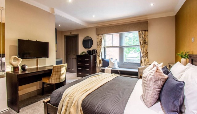 King Studio Parking, Free Gym Pass, Fast WiFi