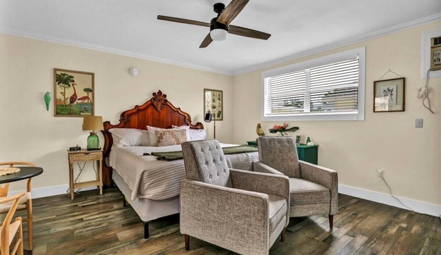 King Studio Retreat: With Free Wifi and Laundry