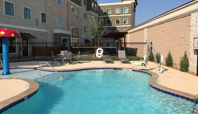 King Studio w/Free Breakfast Buffet & Pool Access Included!