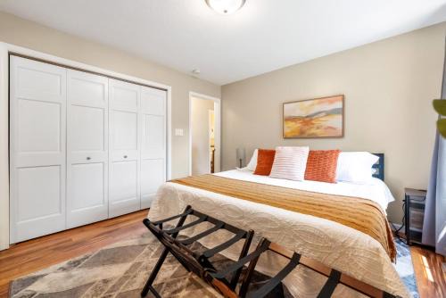 King Suite 2 Full Baths Stocked Kitchen