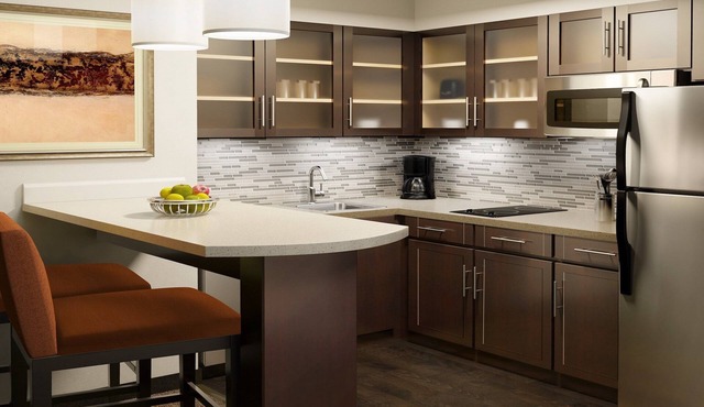 King Suite | Buffet Breakfast, Indoor Pool Access + 24h Business Center