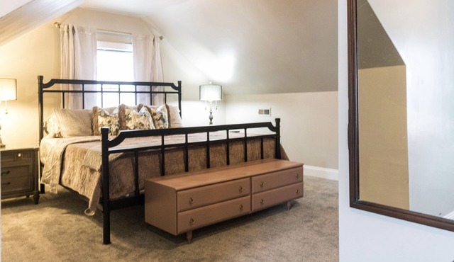 King Suite by Mkat Interior Designs