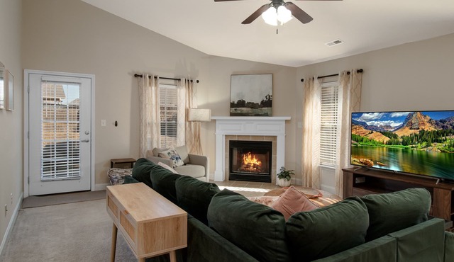 King Suite, Cozy 3/2 Home, Pet-Friendly Relocation Haven - Airport, RSA, Stadium