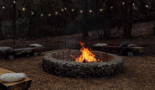King Suite Firepit Nature Lover By Ft. Bragg