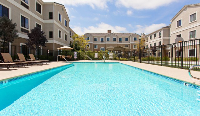 King Suite. Free Breakfast. Outdoor Pool & Hot Tub.