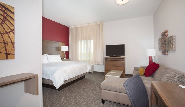 King Suite. Free Breakfast. Pool & Hot Tub. Great for Business Travelers!