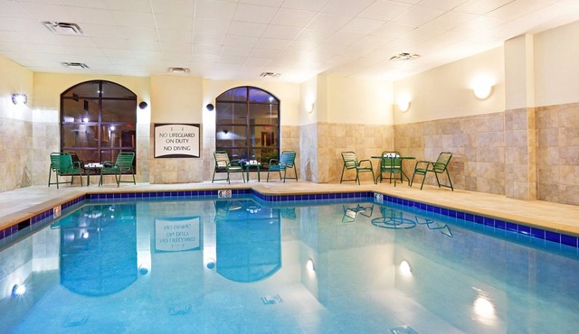 King Suite. Free Breakfast. Pool & Gym. Close to the University of Tennessee Arboretum!