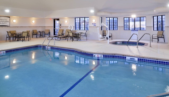 King Suite | Free Breakfast + Shared Pool & Hot Tub. Close to Mayo Clinic!